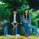 Jung Hae In dan Jung So Min Saling Menghindari Tatapan di “Love Next Door”