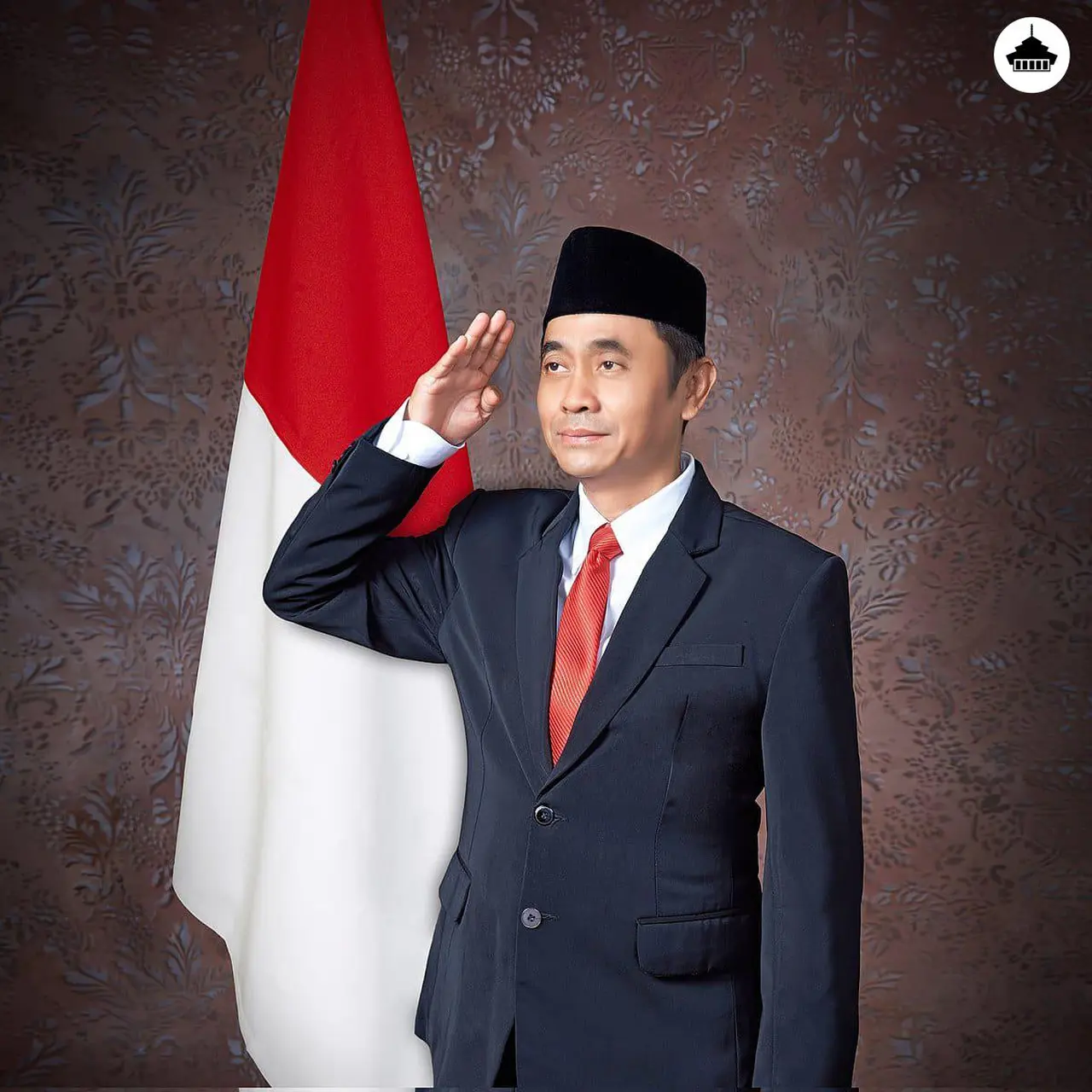 Ilustrasi lord rangga hormat membelakangi bendera Indonesia seperti Presiden Indonesia